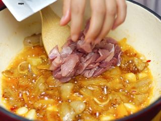 12、家常的鲜香味道—鲜香松菌汤,放入瘦肉