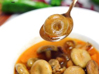 18、家常的鲜香味道—鲜香松菌汤,一份家乡的味道，妈妈的味道就做好啦~