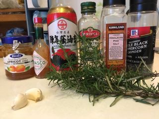 3、柠香迷迭鸡,所有调味料都在这儿