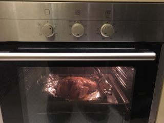 28、柠香迷迭鸡,210度！先烤腹部！30分钟！