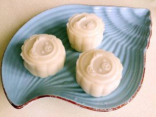 12、紫薯冰皮月饼（简易版）,成品图，放冰箱冷藏后口感更佳。