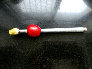 4、山楂果酱,用力捅,核就全部出来了