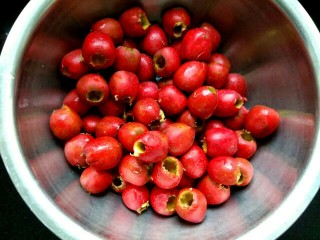 5、山楂果酱,把全部山楂去核(我所称量的是去核后500克)