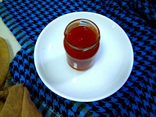 15、山楂果酱,装入无油无水的瓶子里,冷却后放入冰箱保存