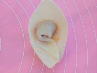 7、白菜猪肉小馄饨（内附馄饨四种详细包法）,再折过来就好了