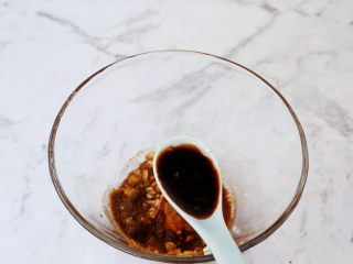 7、水煮串串,加入生抽