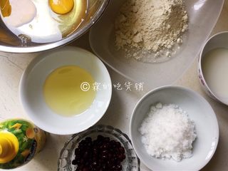1、蜜红豆小米蒸蛋糕,食材。
