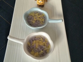 15、面条仔(宝宝辅食),煮好的麦穗面。每次做一点点就够宝宝吃。剩下的放冰箱冷冻。随吃随拿。