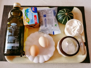 1、菠萝面包,食材准备好