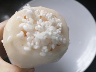 7、糯米藕,像这样塞藕米进藕孔里