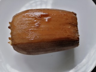 14、糯米藕,糯米藕煮好后将两头封口去除