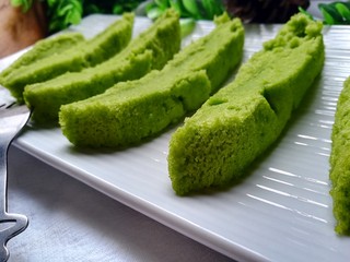 14、菠菜蒸糕,松软香甜的蒸糕,颜色极美,很受宝宝喜欢哦