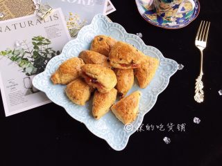 15、淡奶油葡萄干司康,完成。