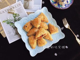 16、淡奶油葡萄干司康,完成。