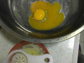 2、提拉米苏,鸡蛋分开，只需要蛋黄