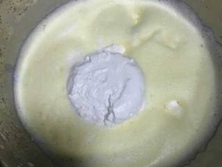 3、提拉米苏,倒入材料一起打