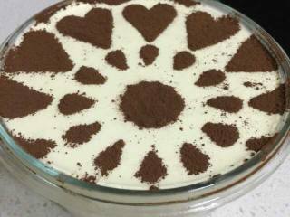 9、提拉米苏,甜甜蜜蜜的提拉米苏就完成了，自己在家也能制作了 快点为心爱的老公做点心吧。