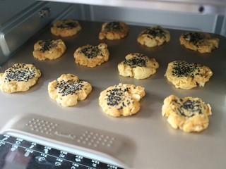 10、中式点心杏仁酥,出炉啦