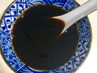 8、糖醋排骨,汁就调好了。简单吧！