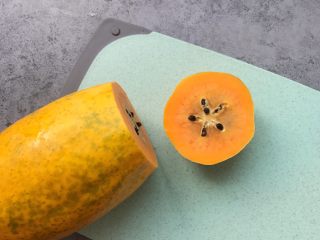 3、木瓜奶冻,距离顶部4-5厘米处切开