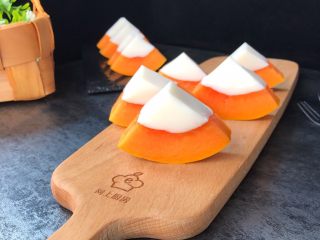 14、木瓜奶冻,喜欢的亲们可以试一下，夏季甜品超适合