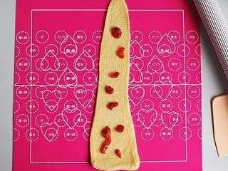 7、蜂蜜糯米小餐包,撒上事先泡软的蔓越莓干