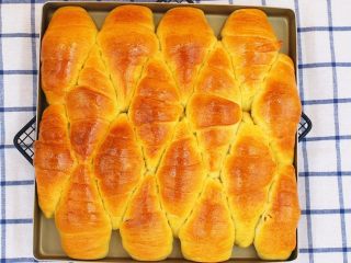 12、蜂蜜糯米小餐包,烤箱预热好，180度，中层，25-30分钟即可