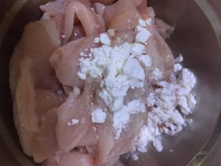 1、黑椒猪面肉炒乌冬,加5g油