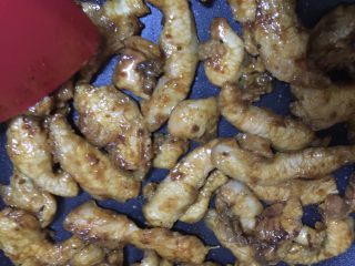 11、黑椒猪面肉炒乌冬,肉炒至9成熟捞起备用