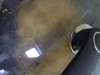 16、黑椒猪面肉炒乌冬,盖上锅盖，焖1分钟即可