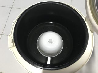 14、电饭煲+玉米面发糕,电饭煲底部倒扣一个碗,水位到1/3碗。