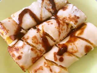 6、玉米蛋饼,淋上酱油膏，开始吃美味额额早餐吧！