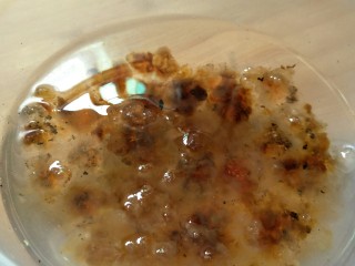 9、＃一碗汤＃薏仁桃胶白果汤,桃胶先浸泡3个小时左右