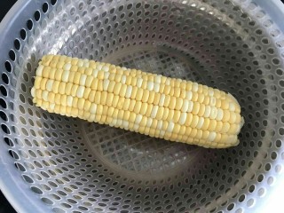 1、元气早餐～土豆饼+玉米汁,甜玉米1根洗干净