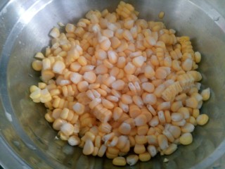 2、元气早餐～土豆饼+玉米汁,剥出玉米粒