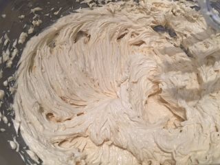 4、FLUFF法式芝麻月饼,打至发白