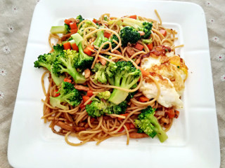 8、意大利面儿童餐,西兰花也可以最后放入翻炒片刻