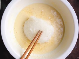 5、萝卜丝煎饼,萝卜丝倒入面糊搅拌均匀