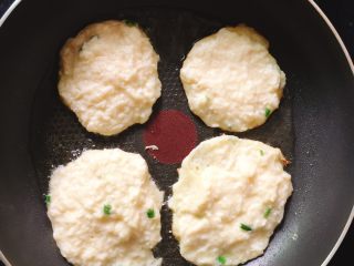 8、萝卜丝煎饼,正反面煎即可