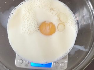 2、宋小助芒果班戟,加入牛奶