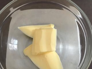 5、宋小助芒果班戟,黄油隔热水融化