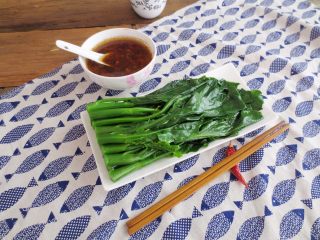 12、白灼芥兰,芥兰装盘