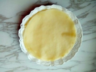 11、水果千层蛋糕,做好的饼皮放在网上晾凉备用。