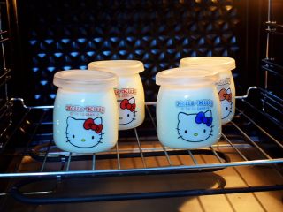 8、奶粉酸奶,放入烤箱