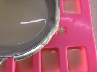 10、有内涵的麻将牌,骰子????的位置也倒入巧克力溶液