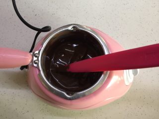 20、有内涵的麻将牌,不断搅拌，直至巧克力全部融化