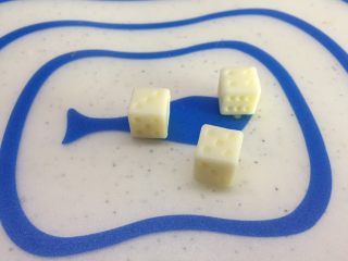 32、有内涵的麻将牌,将骰子粘合到一起