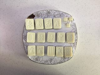 33、有内涵的麻将牌,全部脱模完毕备用