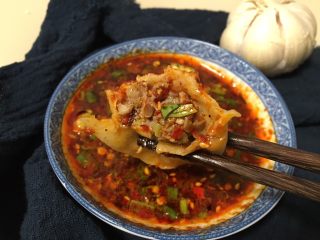 20、手工牛肉水饺,蘸一点料吃～口感更丰富