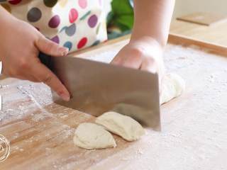 9、胡萝卜牛肉饼12m+,面稍微揉一揉，切小剂子~